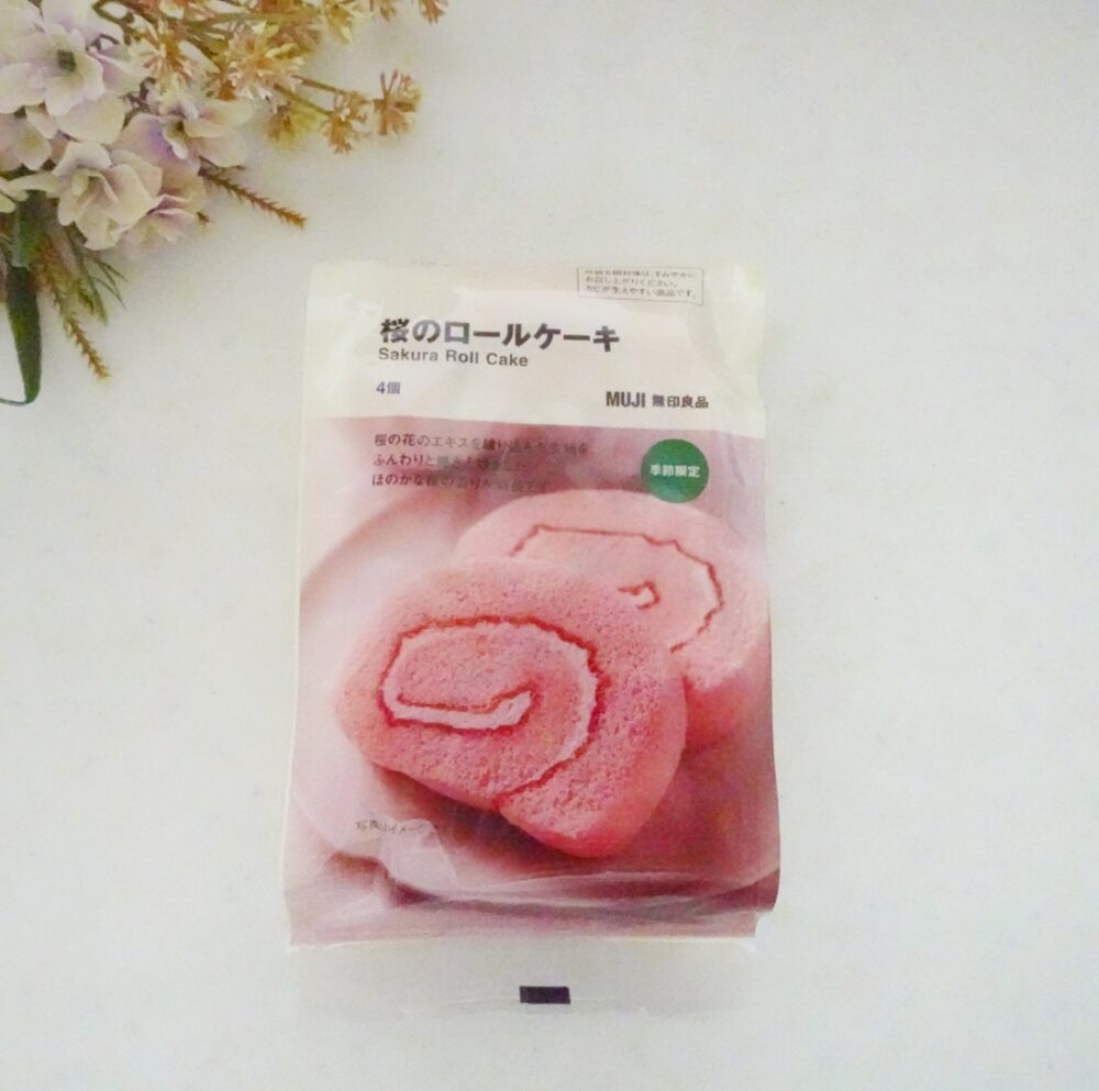 無印良品
桜のお菓子
桜のロールケーキ