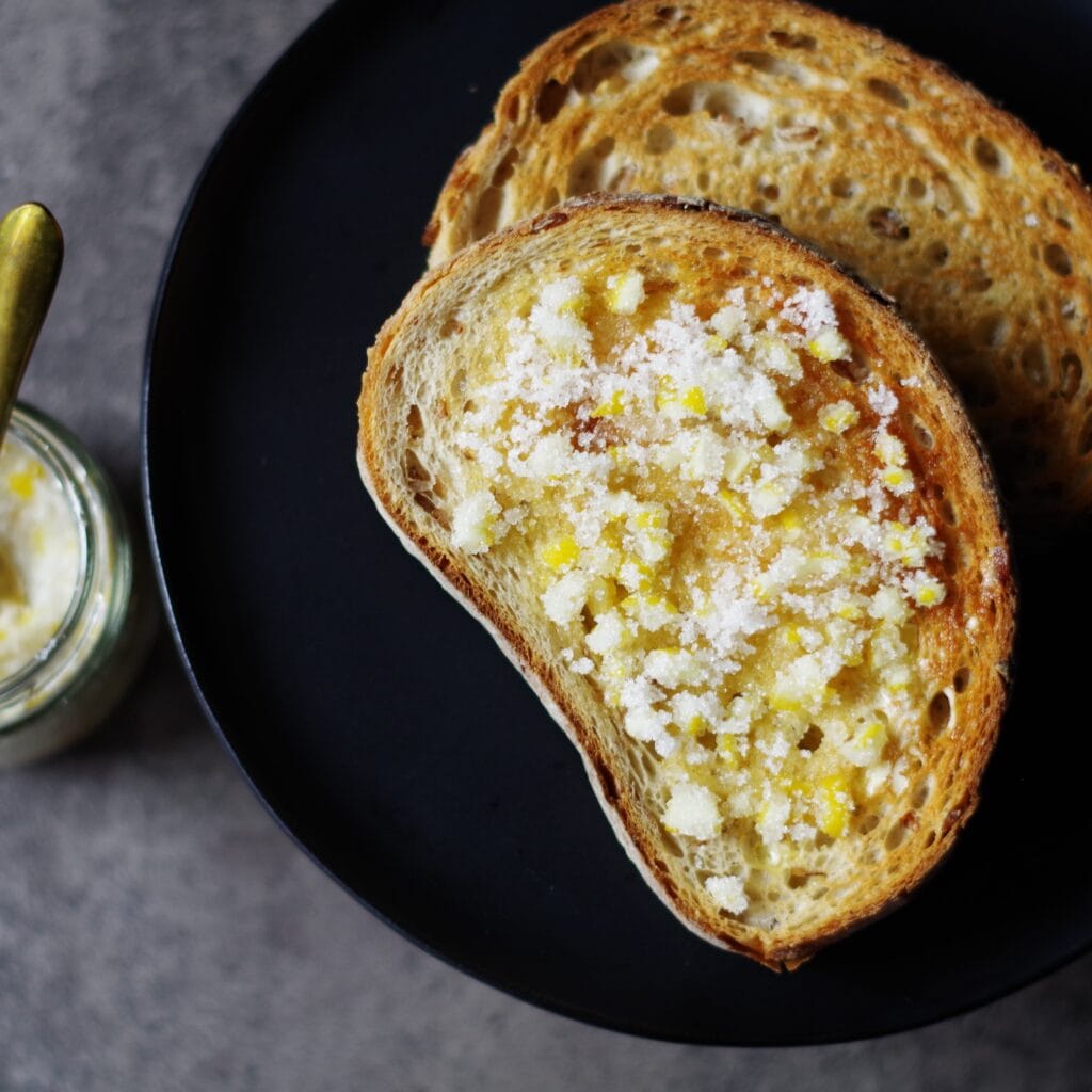 写真：レモンシュガー、トースト、ライ麦パン、物撮り、上から、全体