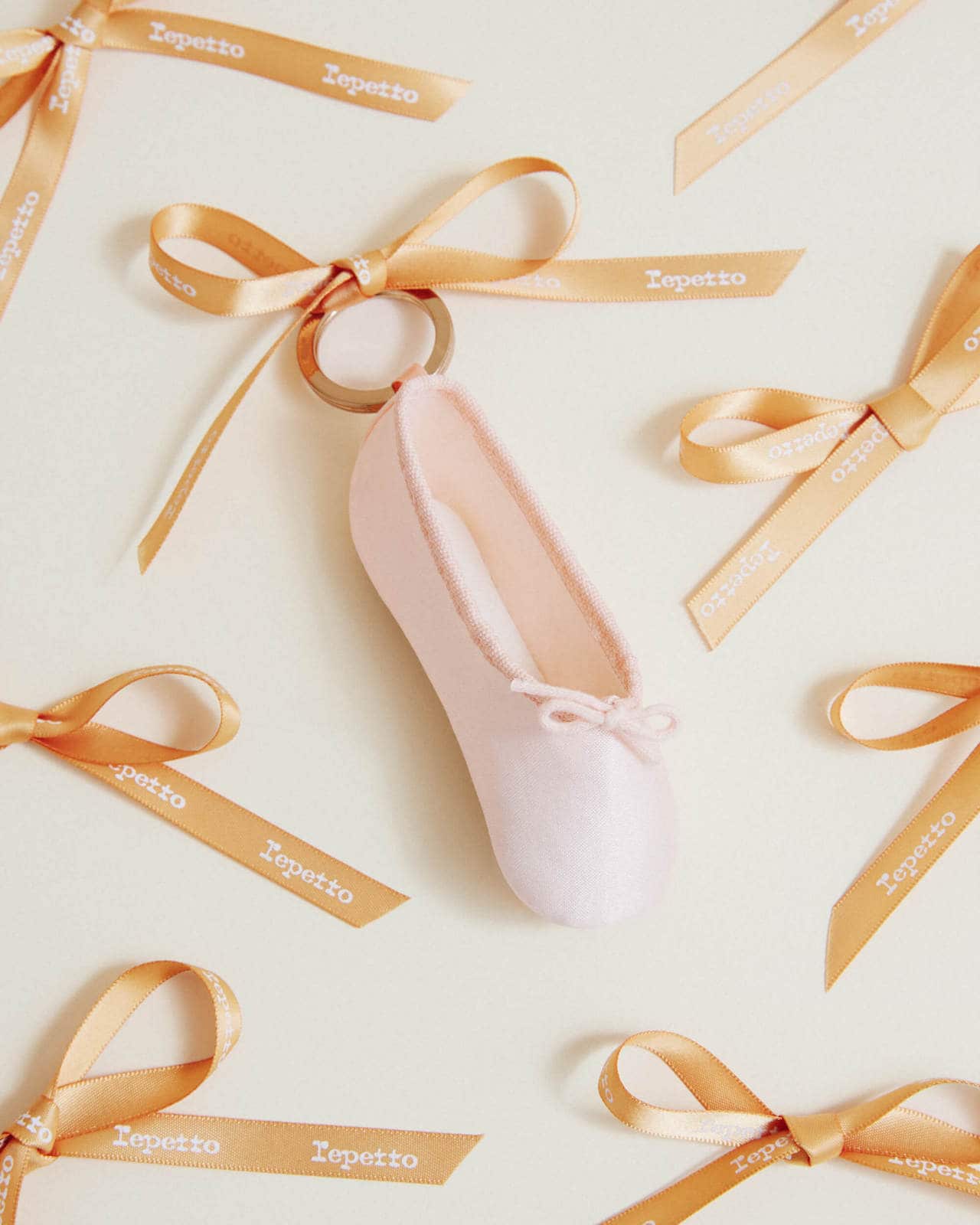 レペット ポワントシューズのミニチュアキーリング