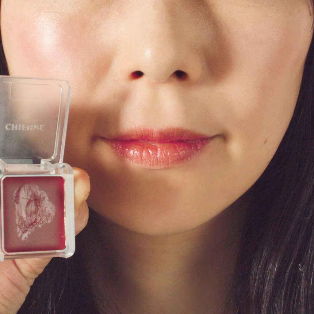 【RS ローズ系】を唇に。