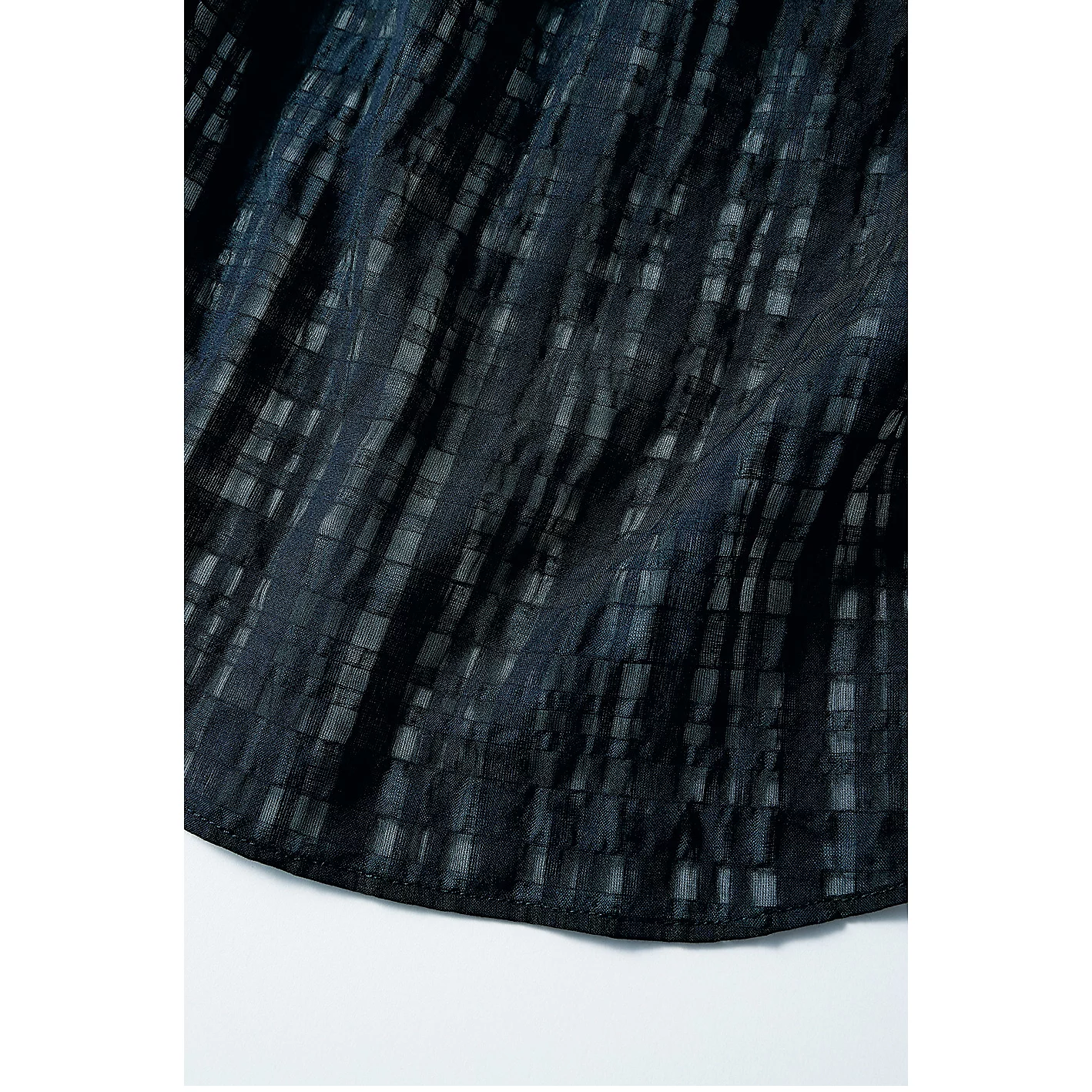 後ろ姿までおしゃれに決まる！大ヒットカットソーの新作登場【40代・50代コーデ】