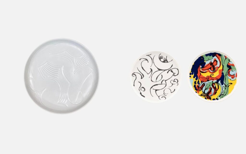 （左） Vildmo 32cm サービングディッシュ ￥17600 （右） Vildstjalk & Kraftmo 25cm プレートセット ￥14300
