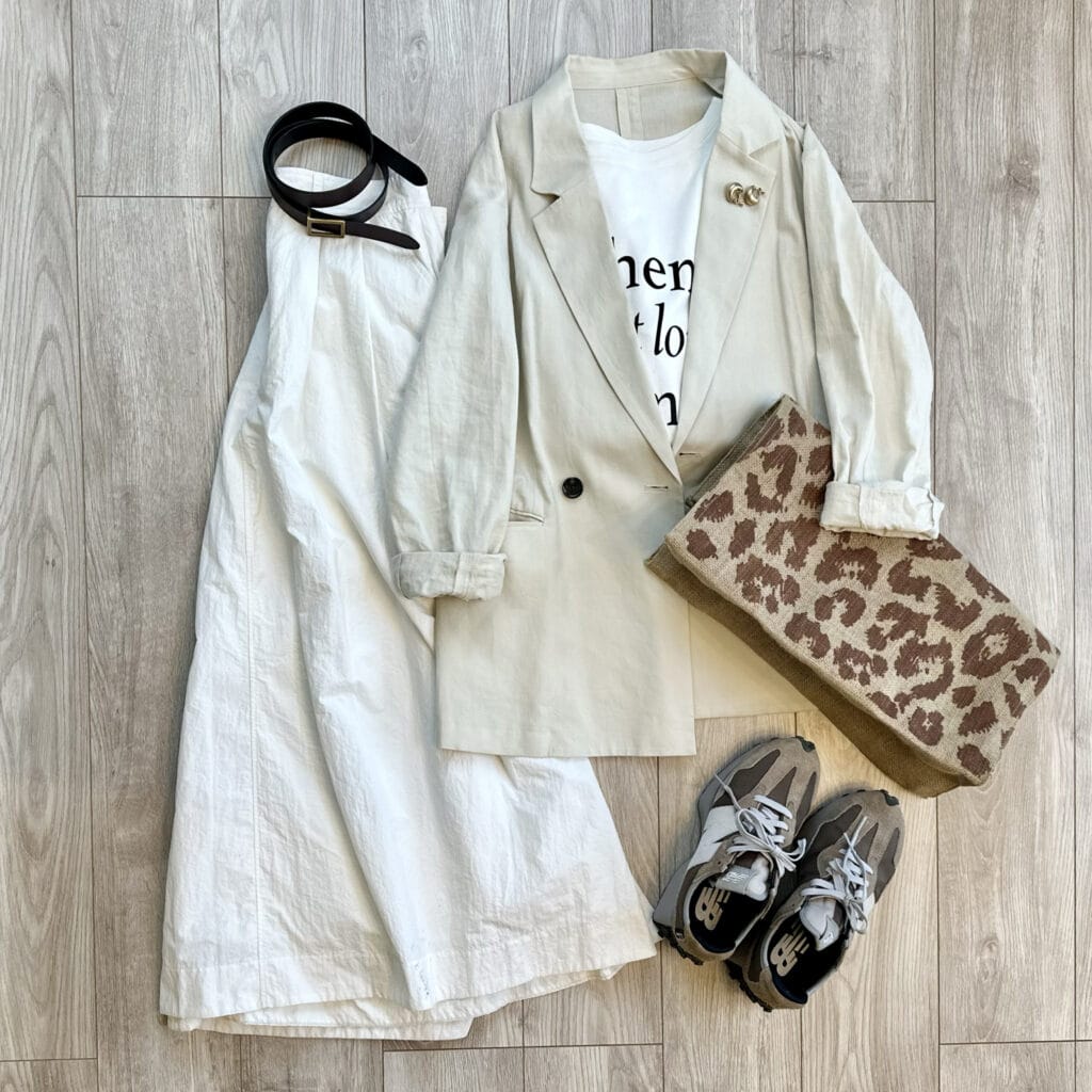 白スカートのコーデ