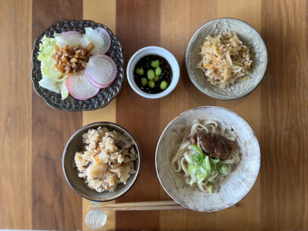 沖縄そばとじゅーしー（沖縄風炊き込みご飯）でおうちごはん TB icoco