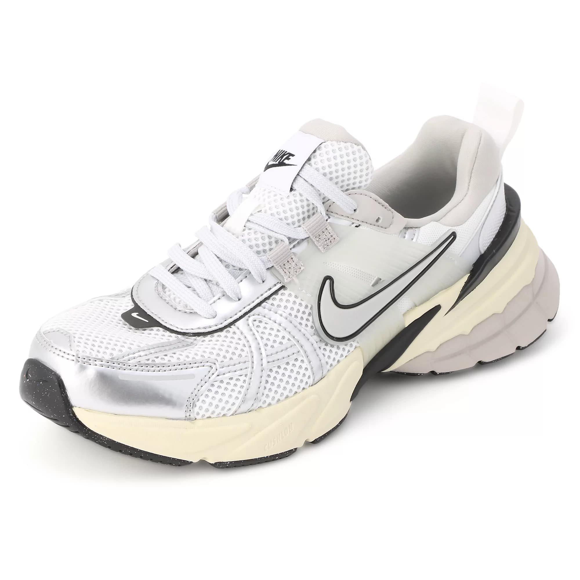 NIKE
ウィメンズ V2K ラン
￥16,830
スニーカー