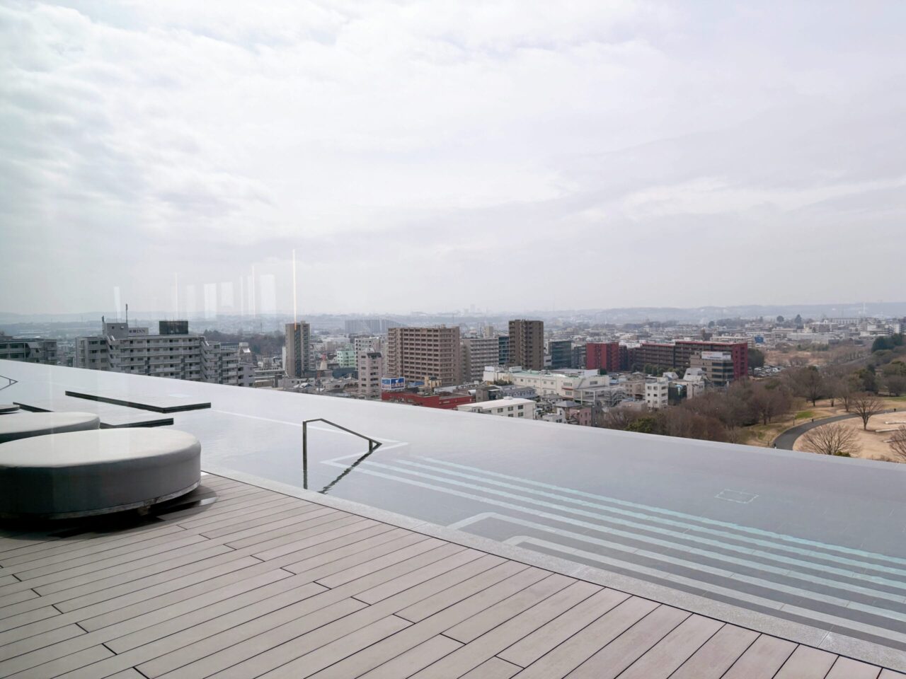 ソラノホテル　インフィニティプール　ルーフトップバー