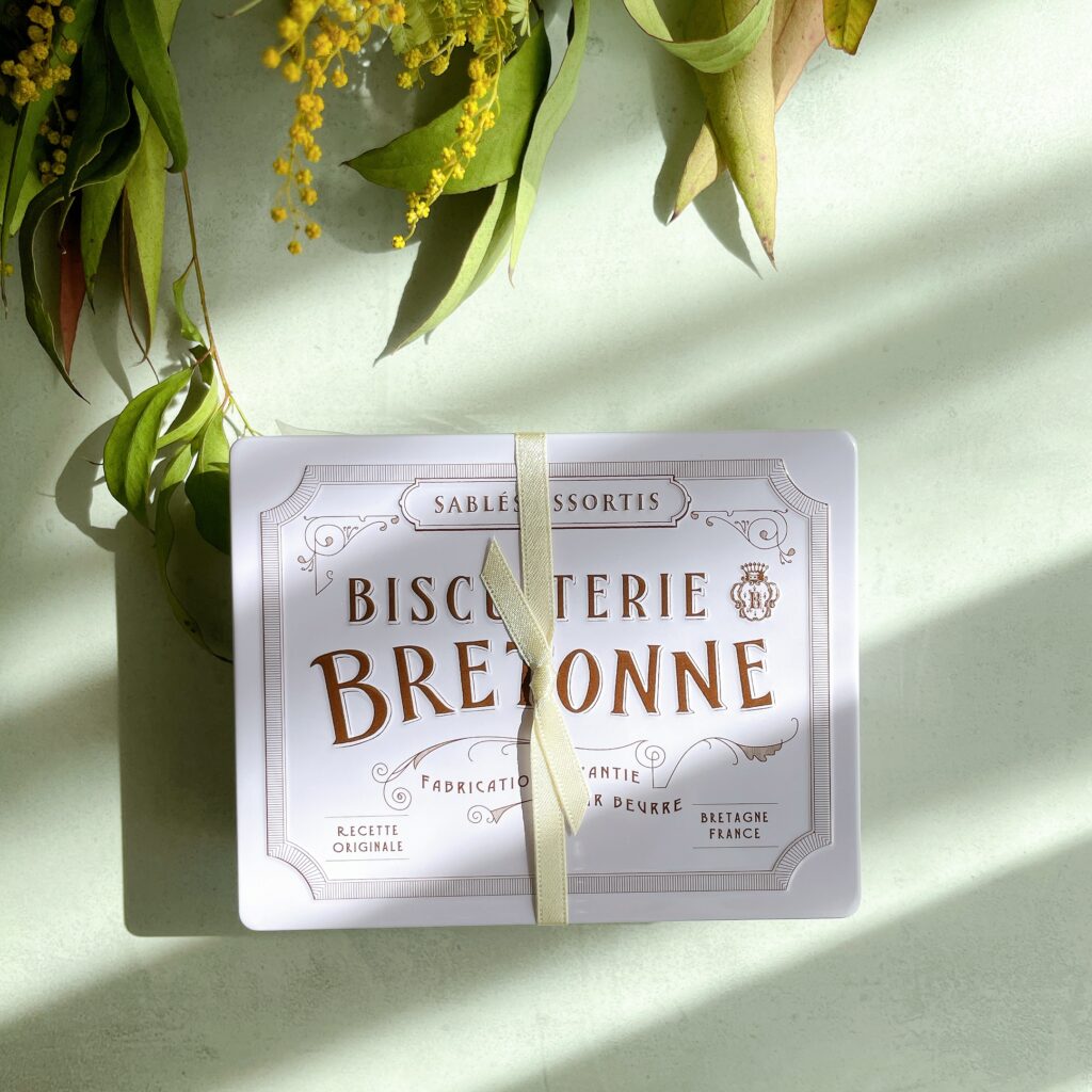 ビスキュイテリエブルトンヌ プティすみれ　缶