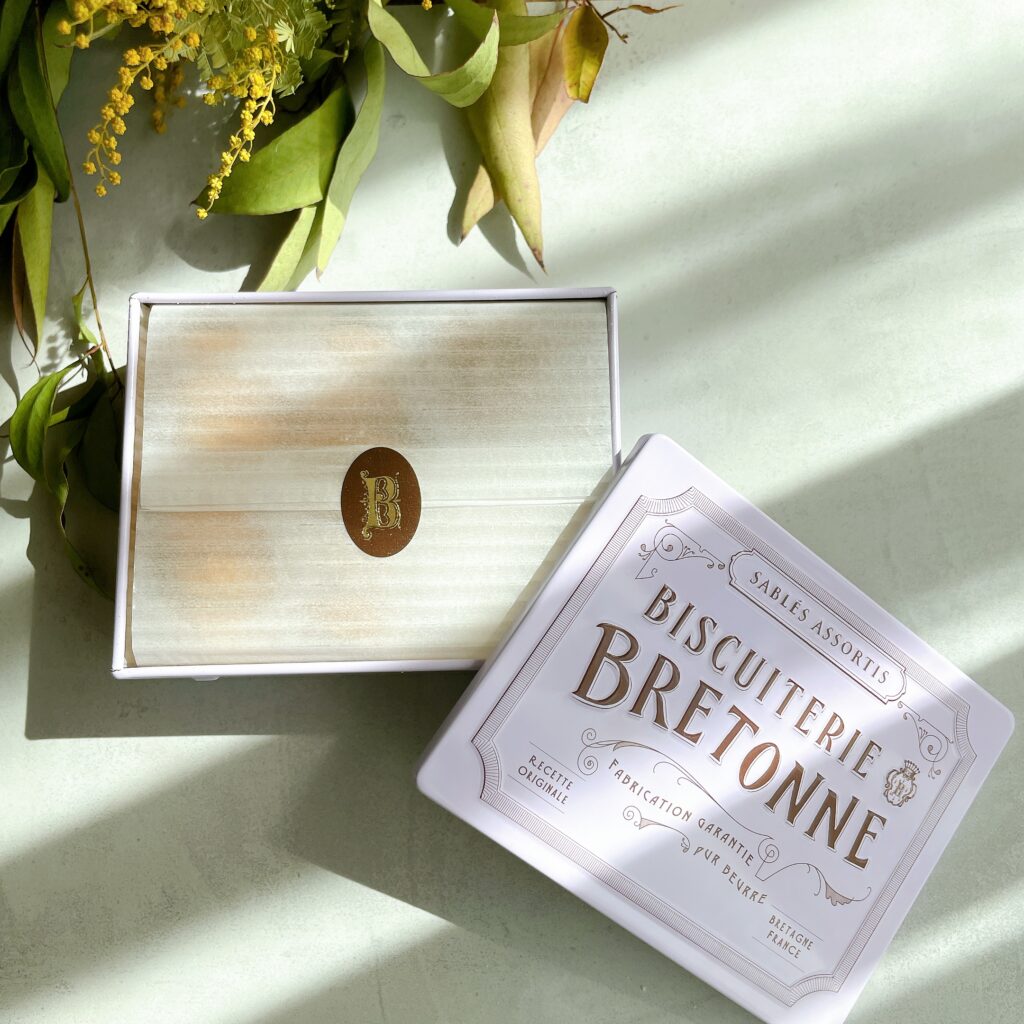 ビスキュイテリエブルトンヌ プティすみれ　缶