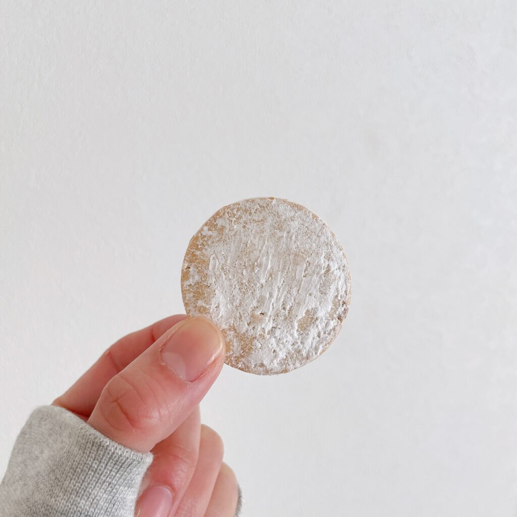 ビスキュイテリエブルトンヌ プティすみれ　缶