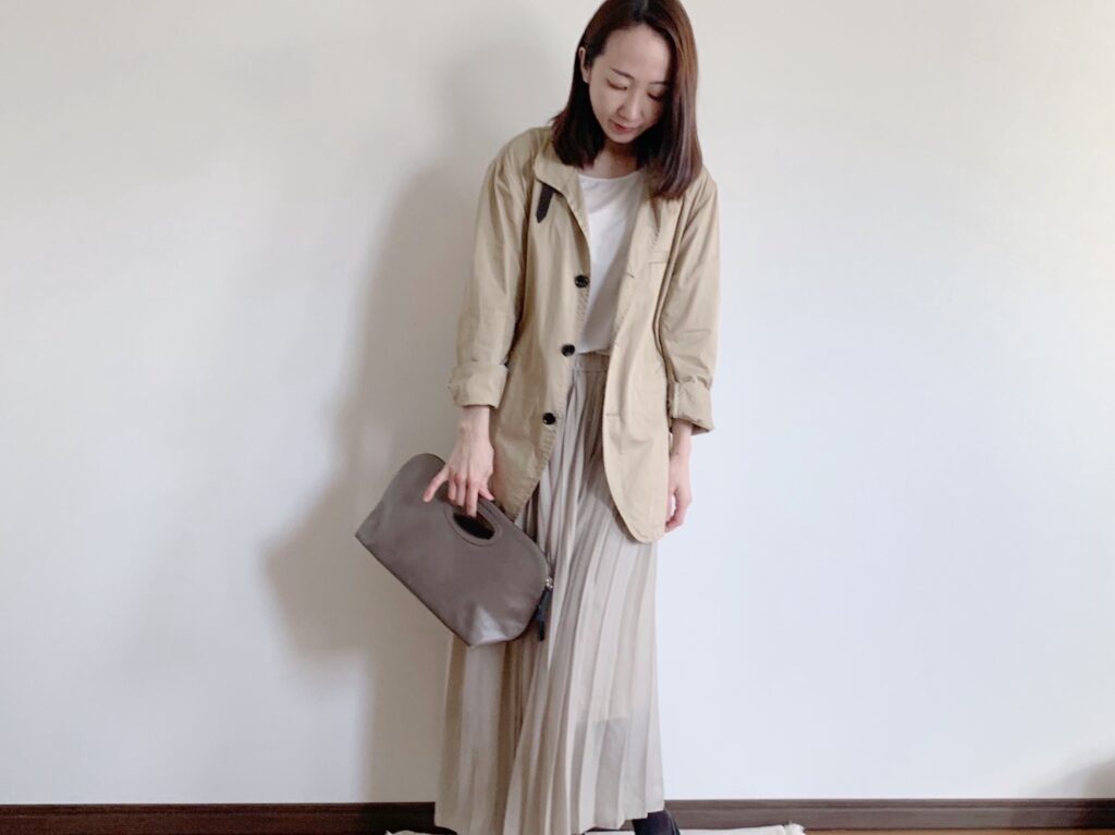 地味色トリコロール　春コーディネイト　地味色コーデ