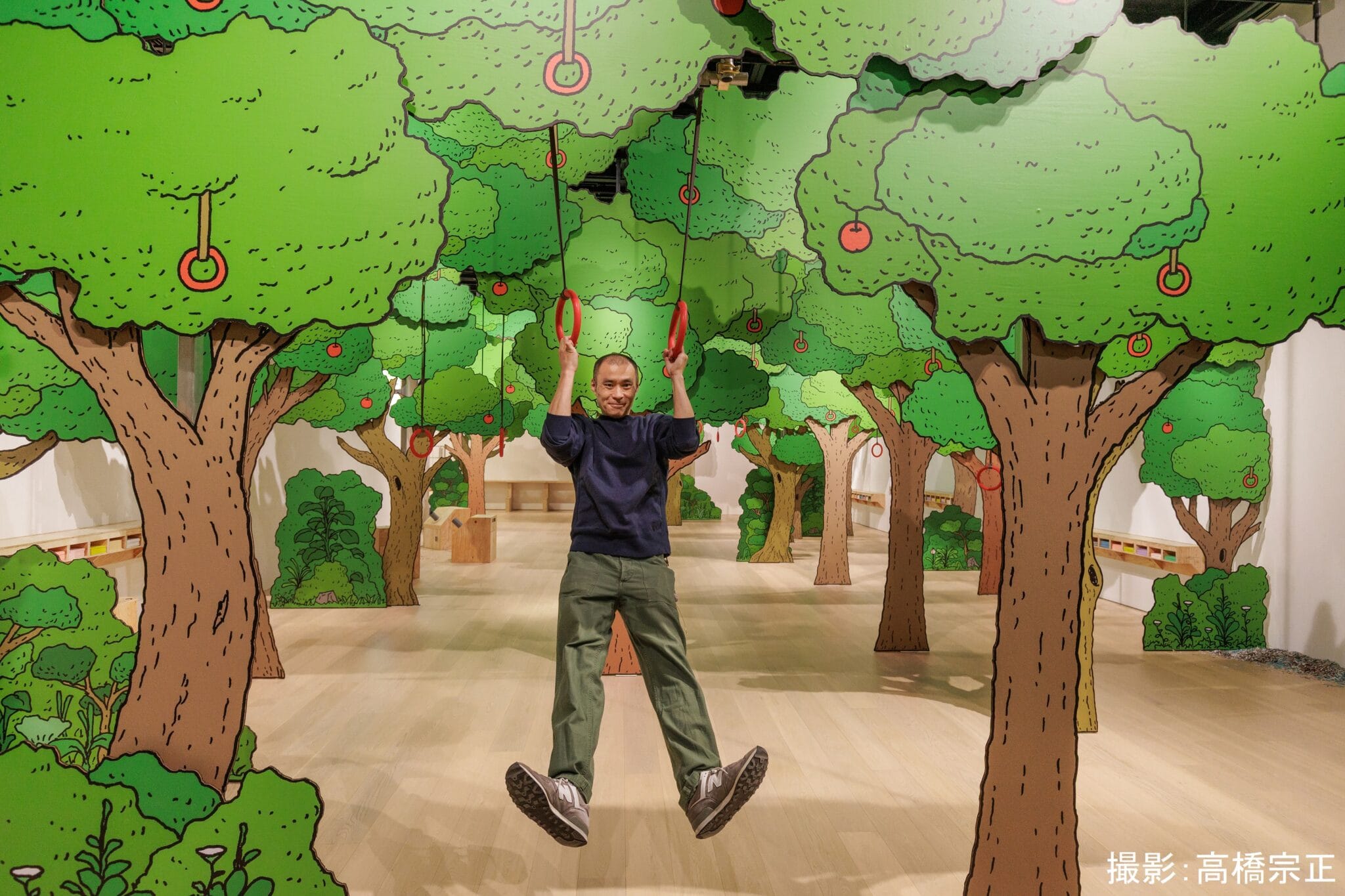 大型体験展示を楽しむヨシタケシンスケさん