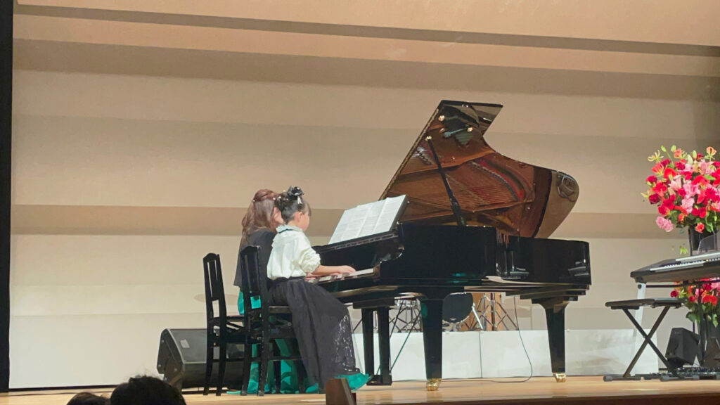 先生との連弾 ピアノ発表会