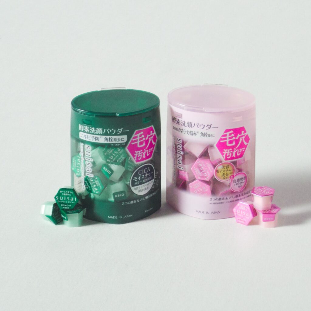 写真左から、スイサイ ビューティクリア グリーン パウダーウォッシュ 32個入り ¥1980、スイサイ ビューティクリア ピンク パウダーウォッシュ 32個入り ¥1980(価格はともに編集部調べの税込価格)