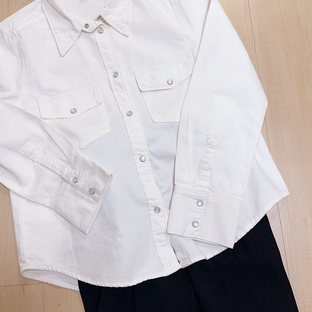 オフィスカジュアル　白シャツ　H&M