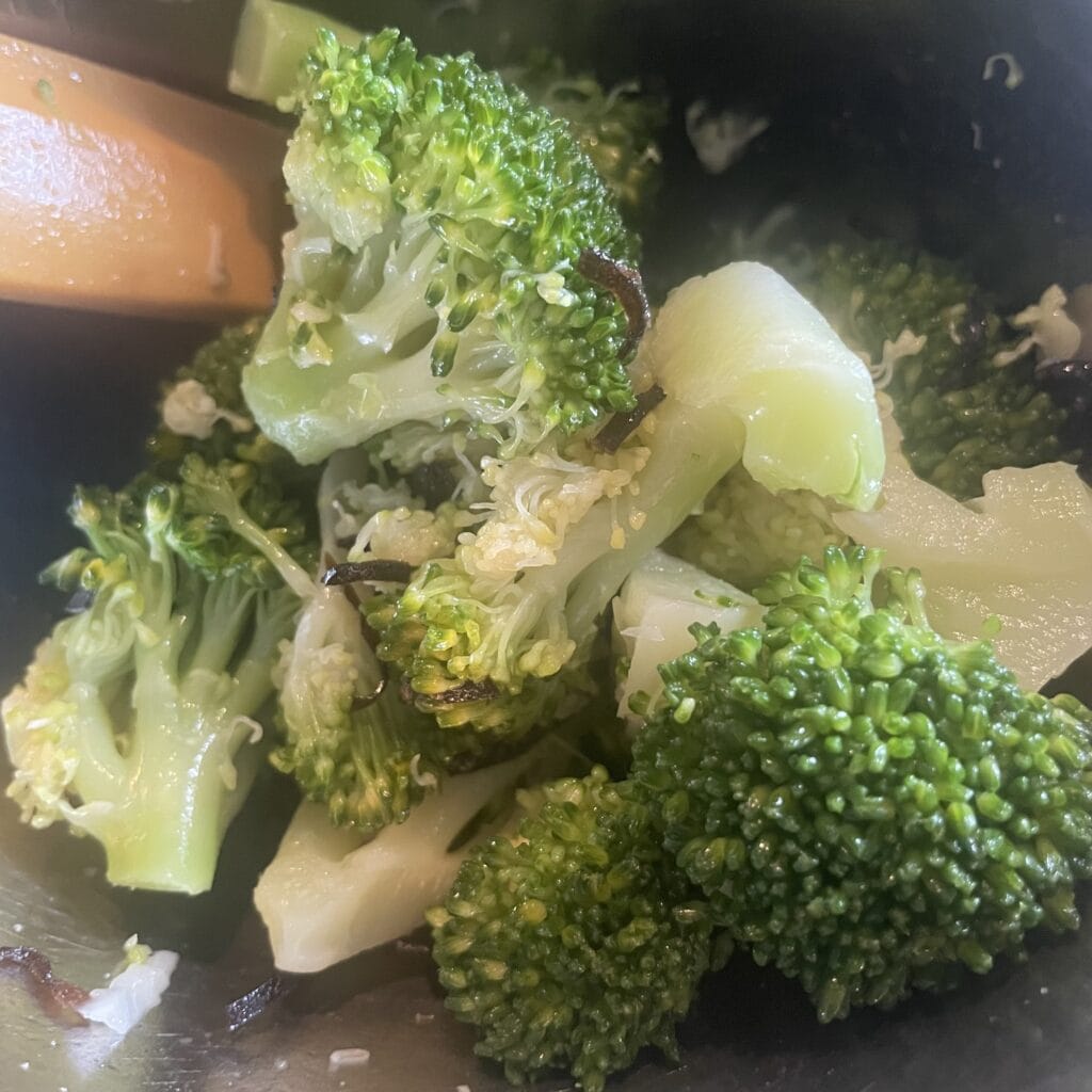 "ワタナベマキさんのレシピ"　"ブロッコリーの塩昆布和え"写真1　"LEE100人隊　TB　はな　料理部"