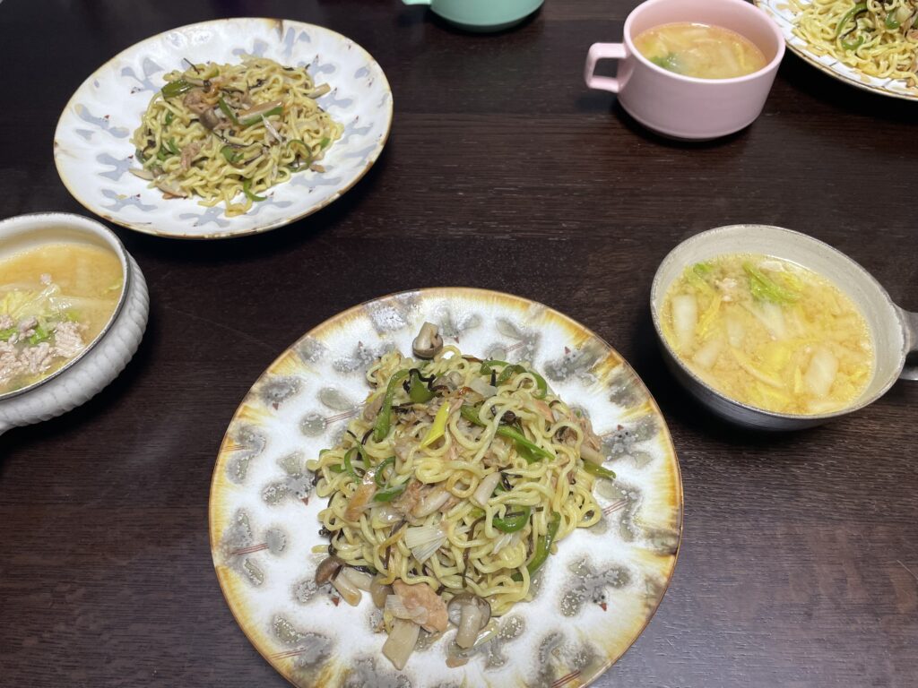 市瀬悦子さんのレシピ「ツナとピーマンの焼きそばチャンプルー」を40代主婦が作ってみた写真。