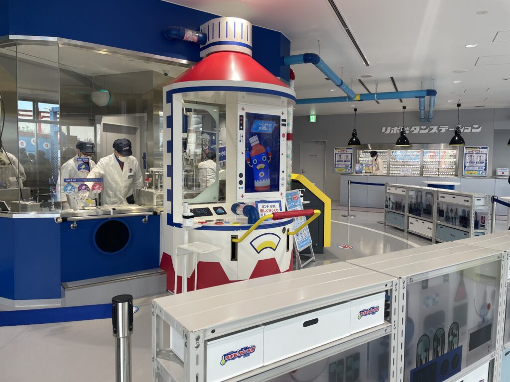 よみうりランドのスペースファクトリー内、「リポビタンラボ」の打錠機。