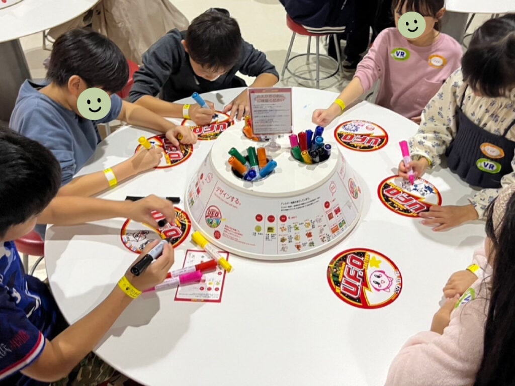 マイU.F.Oファクトリーで自由にお絵描き中の写真。