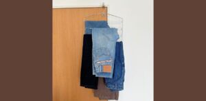 【ニトリ購入品】499円ハンガーでデニムの収納悩みが解決！複数買いするほど気に入っています／編集カベ子のお買い物
