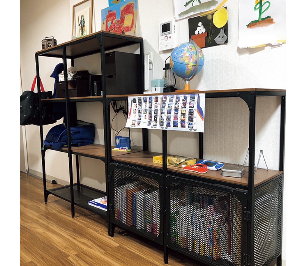 リビング学習派におすすめ！　インテリアになじむ棚を導入