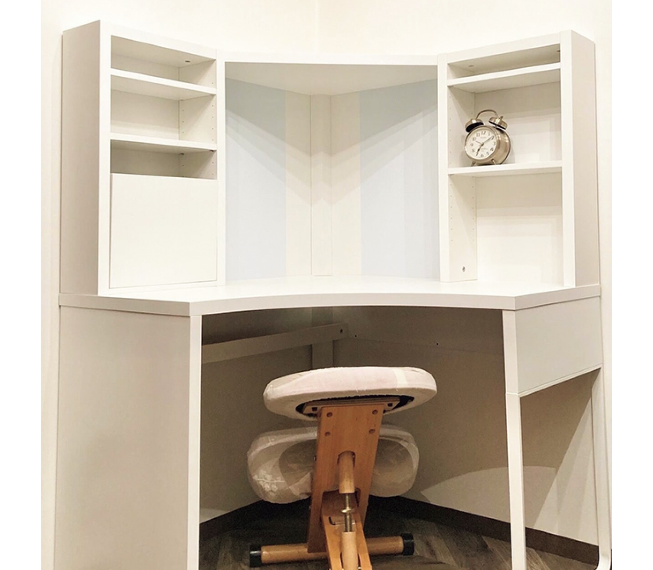 好きなときに利用OK！　誰でも使えるデスクを用意