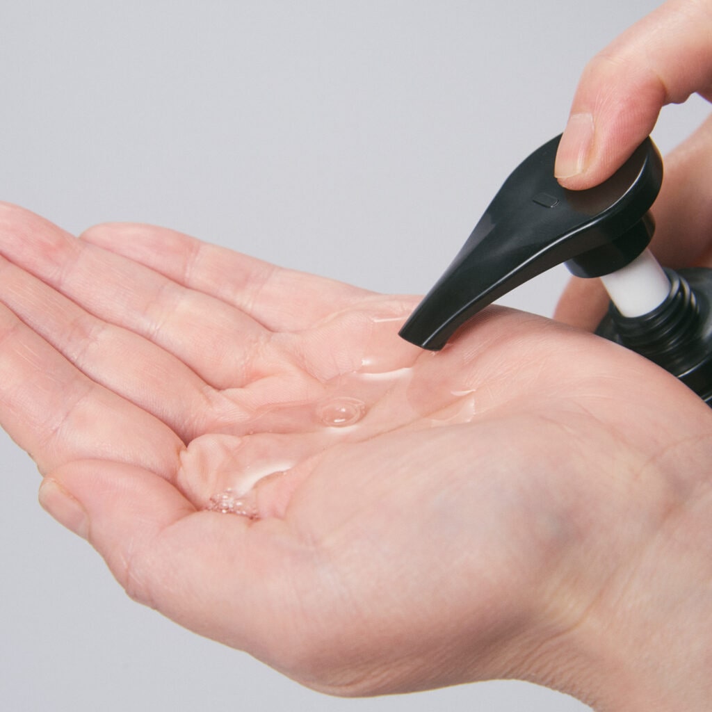 髪のうねりが気になる私は、リラックスナイトリペアシャンプー・トリートメントを使ってみました。シャンプーは泡立ちが抜群で、ショートボブの私だとワンプッシュで十分すぎる泡がつくれました。