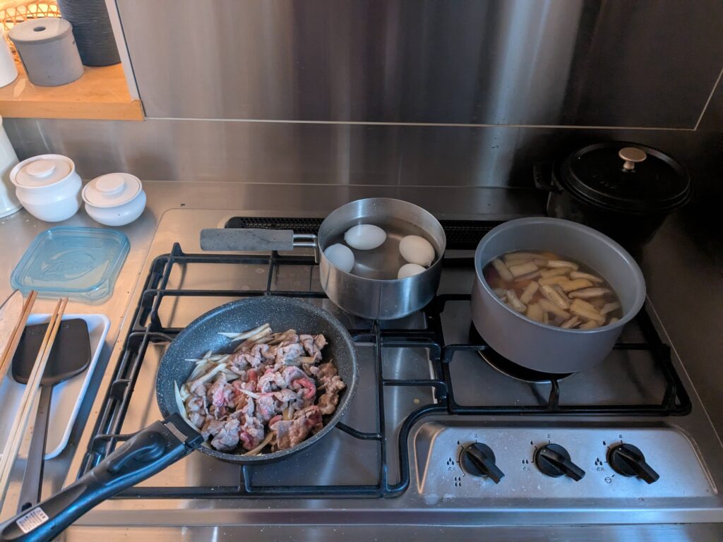 写真：朝ごはん、昼ご飯と晩ご飯の下ごしらえ