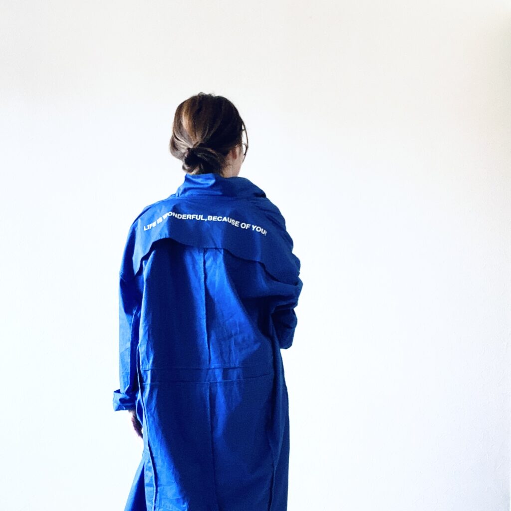 写真：SFM7周年オリジナル記念ジャケット、着画、上半身、後ろ姿