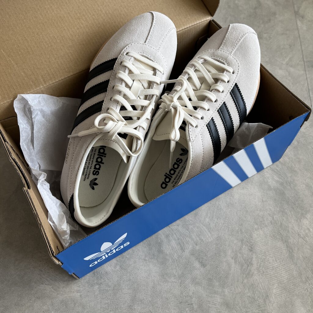 アディダス　TOKYO