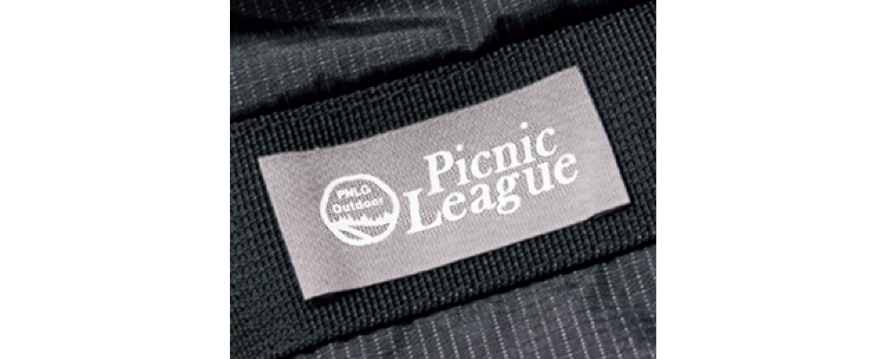バッグの左サイドには、LEEマルシェだけの「Picnic League」のロゴがちらり。