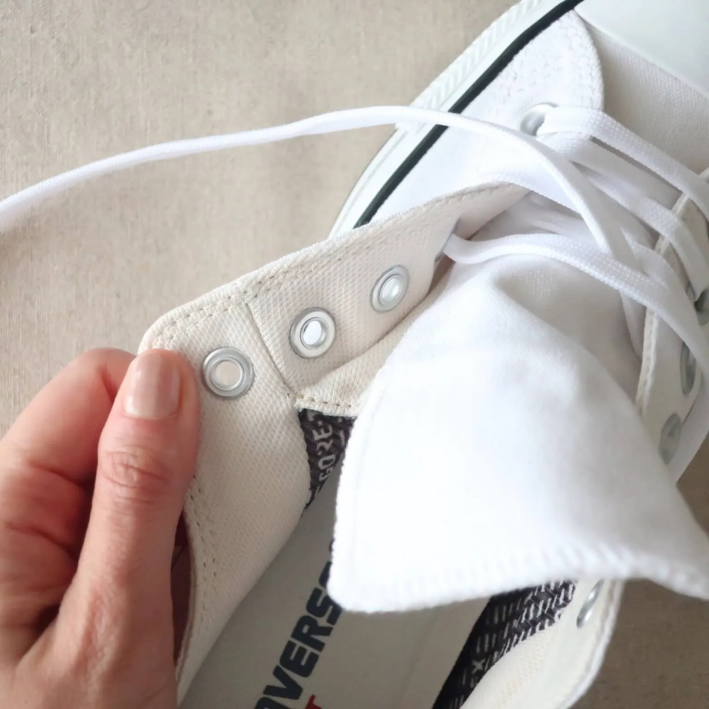 コンバース「オールスター ゴアテックス」ベロの部分