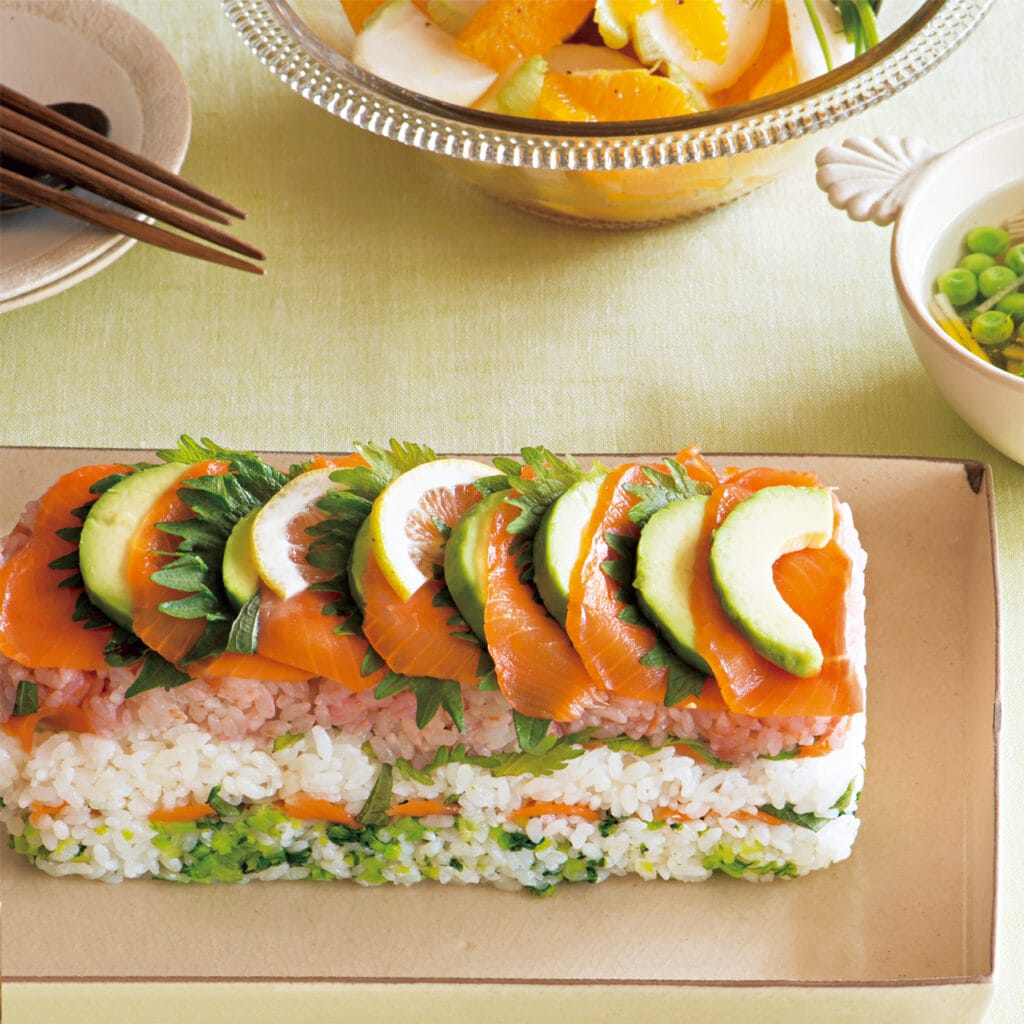 「アボカドとスモークサーモンの三段寿司」レシピ／ワタナベマキさん