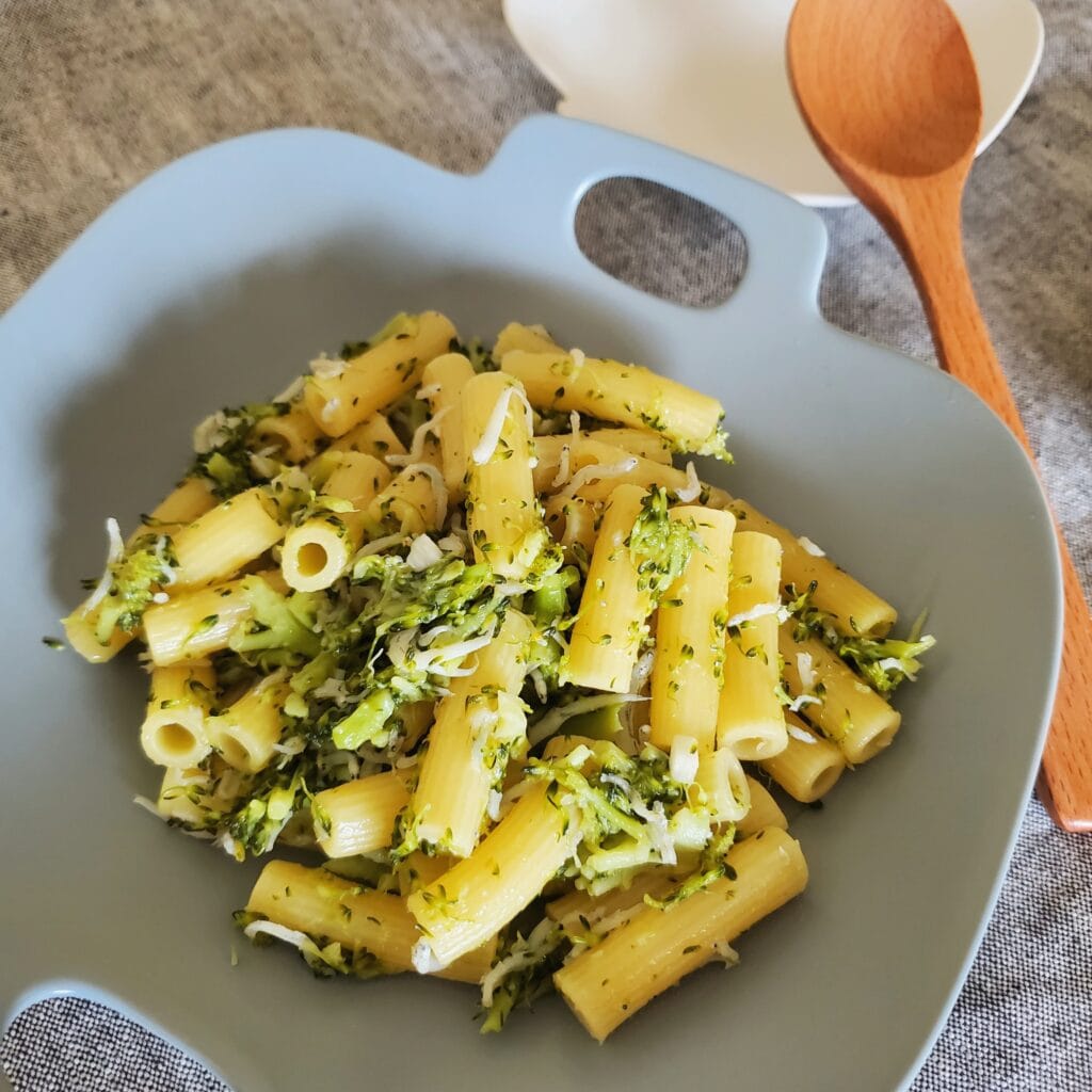 LEE5月号およねさんの爆速レシピ「ブロッコリーとシラスのオイルペンネ」