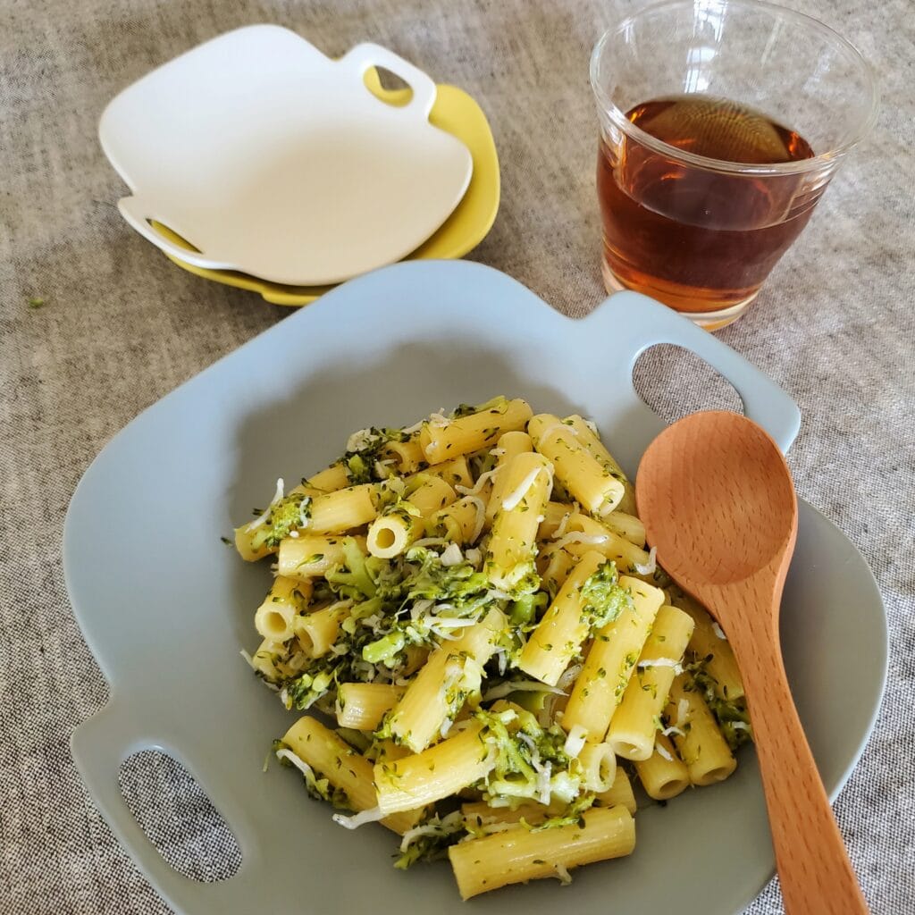 LEE5月号およねさんの爆速レシピ「ブロッコリーとシラスのオイルペンネ」