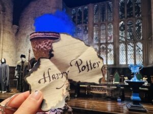 ゴブレットから飛び出てきた紙片