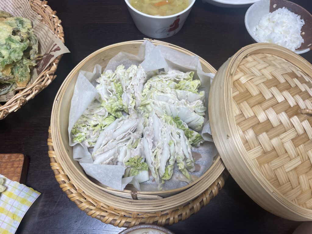 無印良品の「竹のせいろ」を使って本多理恵子さんレシピの「蒸し豚野菜」を40代主婦が作ってみた写真。