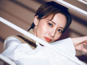 【月組・彩海せらさん】「“石割桜”の美しく生命力にあふれた姿」【宝塚スター｜ココロの景色】 | LEE