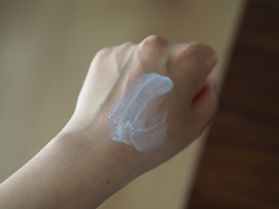 ビオレUVピュアミルクを手に塗布したところ