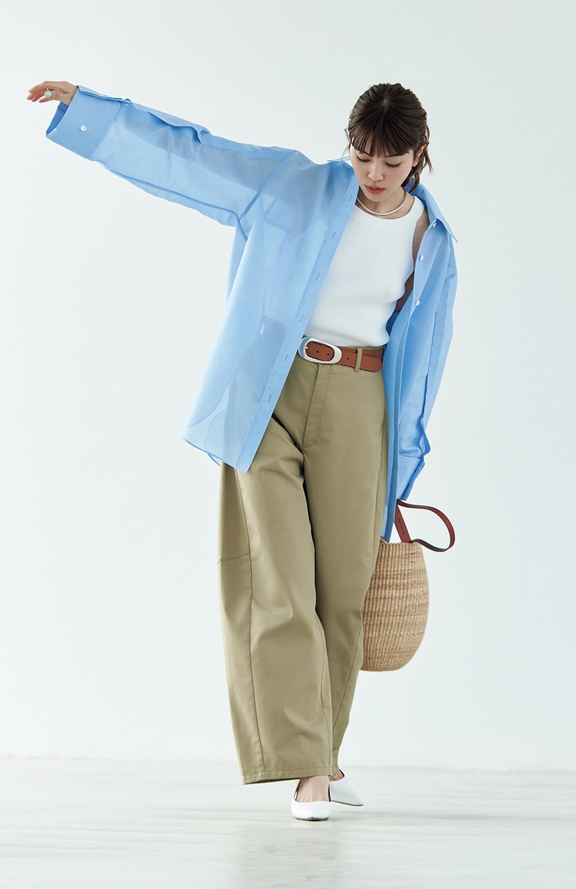 垣内彩未さん　シャツ￥41800／エストネーション（コラム）のコーデ