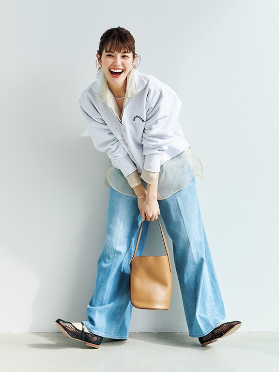 垣内彩未さん　シャツ￥64900／リトルリーグ インク（エブール）のコーデ