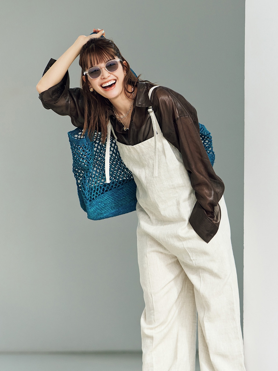 垣内彩未さん　シャツ￥35970／アストラット 新宿店（アストラット）のコーデ