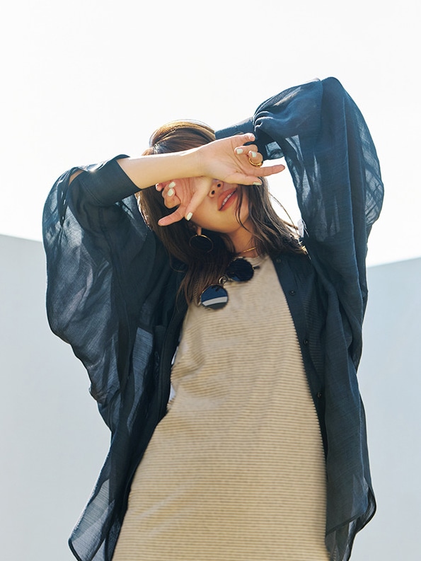 垣内彩未さん　シャツ（5月発売）￥47300／カオス表参道（カオス）のコーデ