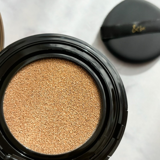 ＆beラスティングクッションファンデーションのクッション部分アップした写真