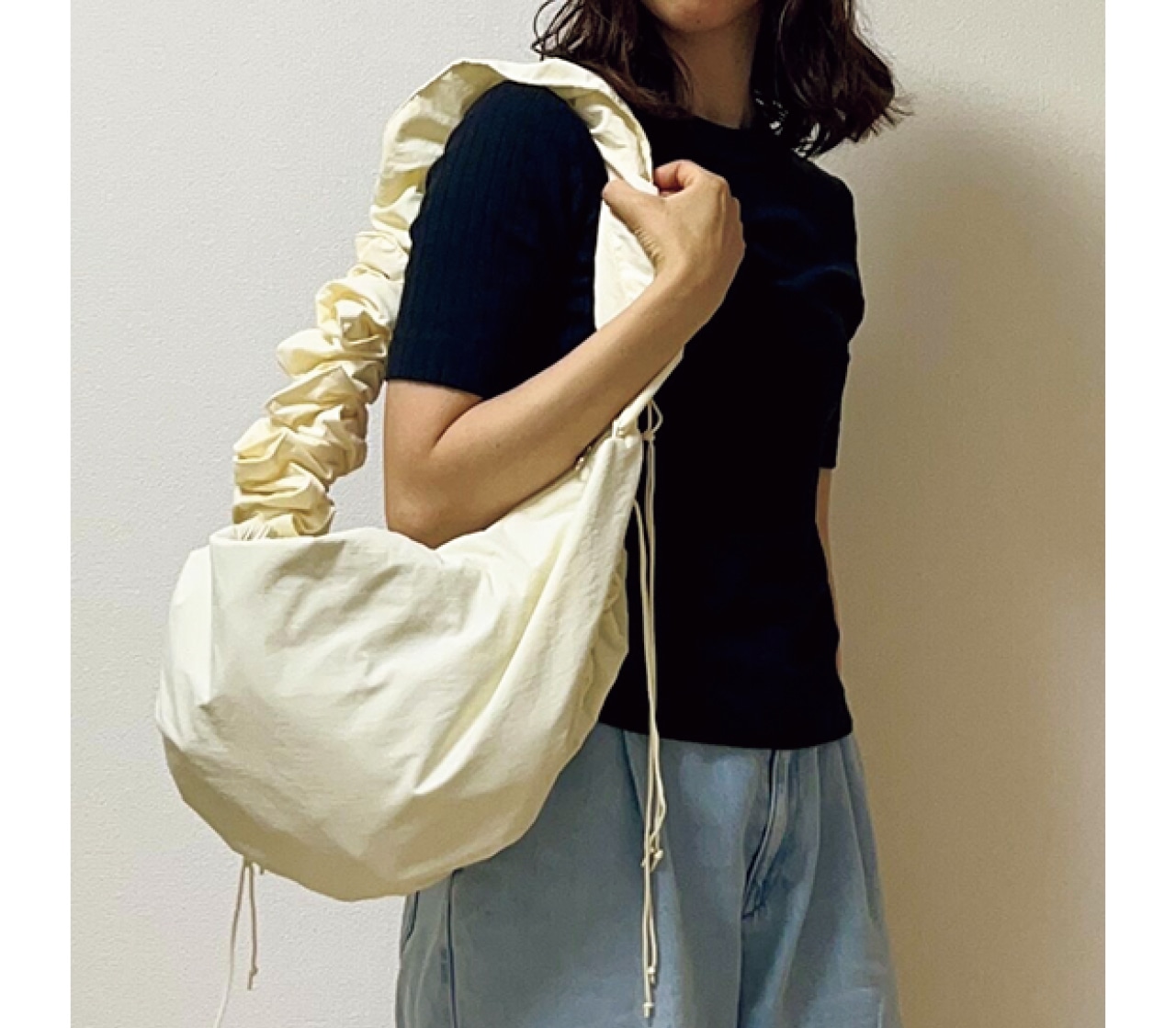 アウトドアプロダクツのバッグを春夏シンプルコーデに