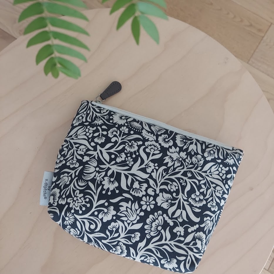 ノベルティ　ポーチ　a.depeche