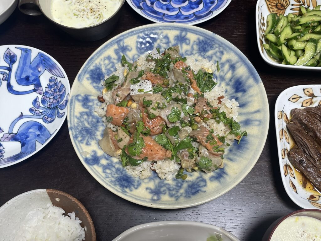 ワタナベマキさんレシピ「お刺し身、香菜、ナッツのエスニックごはん」を40代主婦が作ってみた写真。