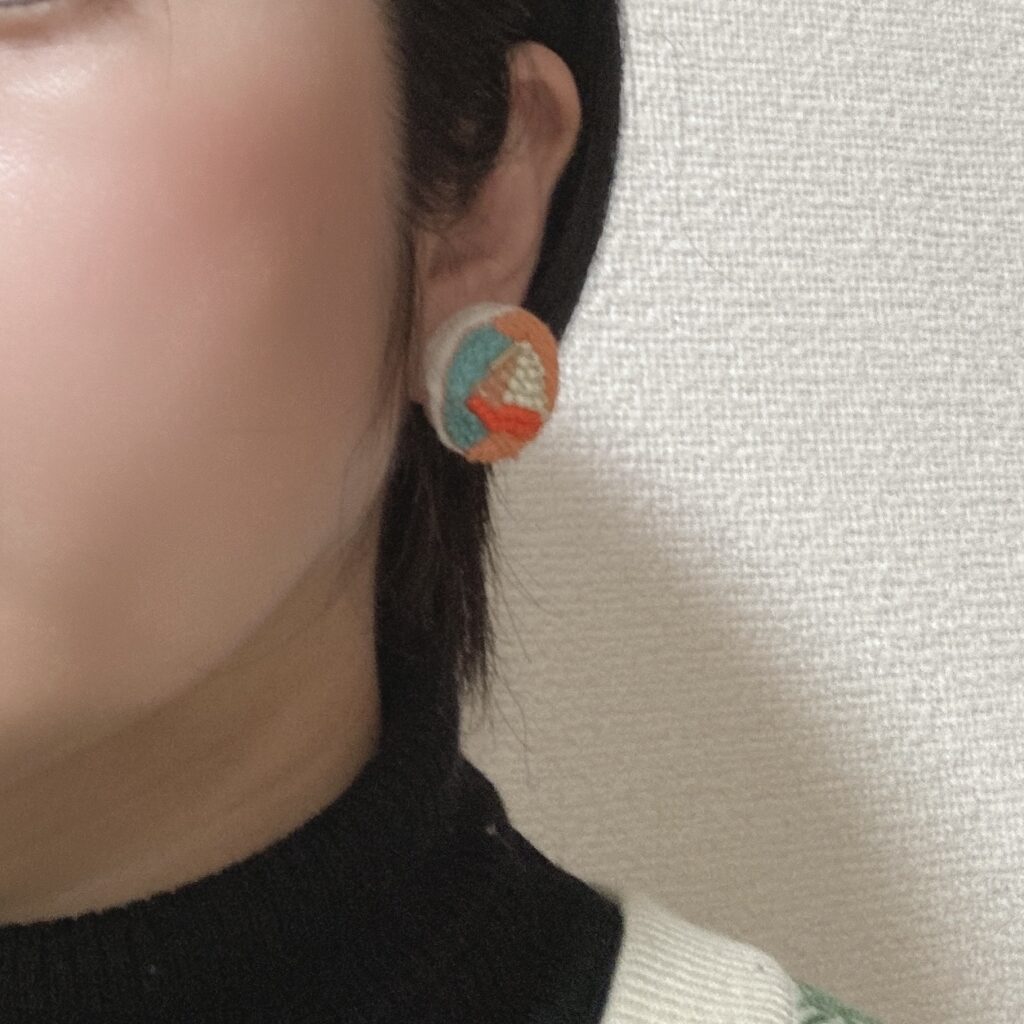 LEE100人隊が作った手刺繍のピアス