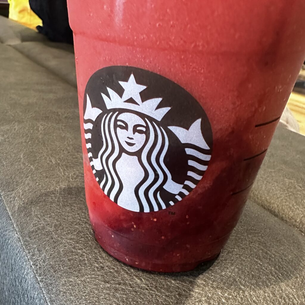 THE 苺フラペチーノ Starbucks