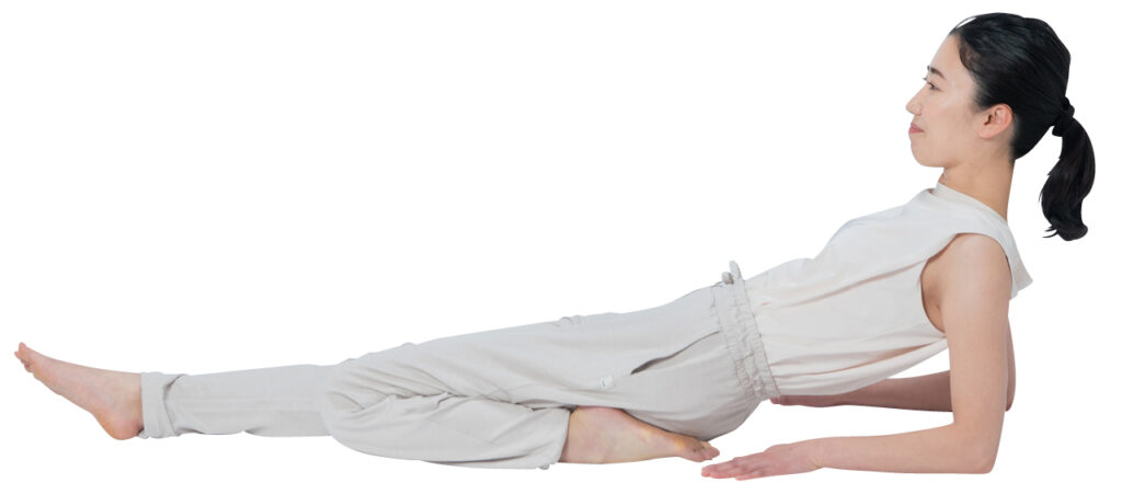 そのまま上半身をゆっくり後ろへ倒す30秒キープ