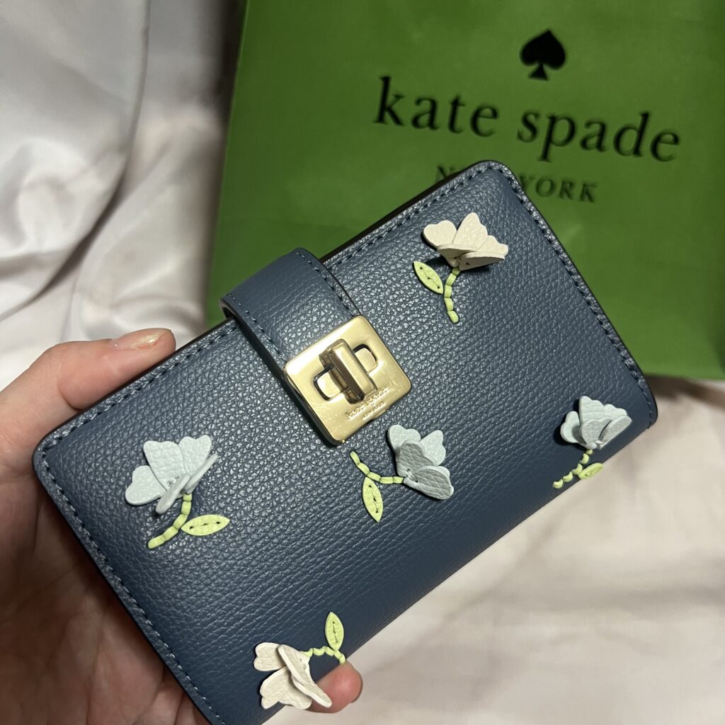 アウトレット　買い物　財布